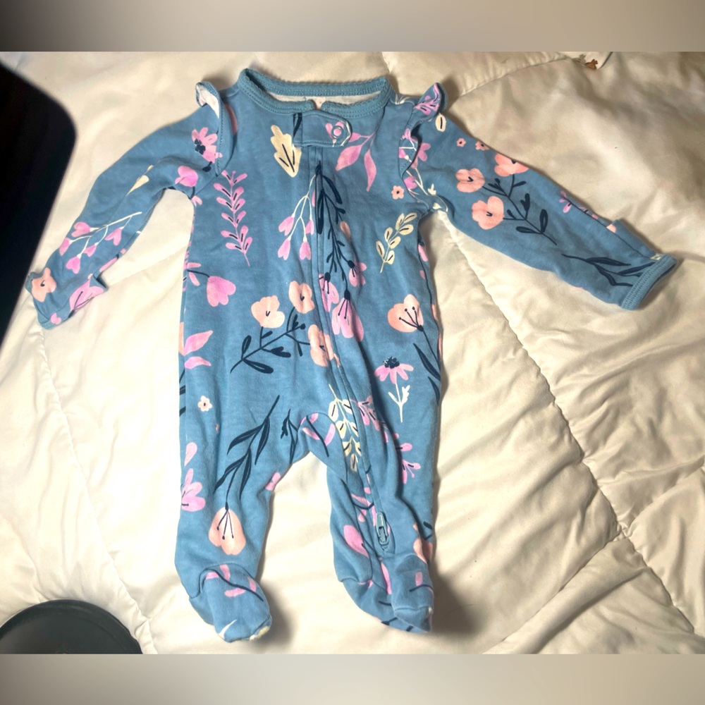 Carters onesie sz Newborn 0mos Like New!